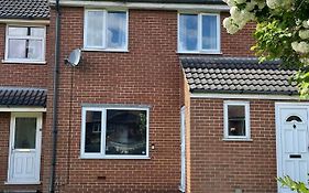 Arista House Entire 3 Bedroom Self Catering Property Sleeps 5 People, Pet Friendly